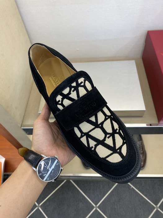 High-Quality Valentino Men's Shoes on Yupoo