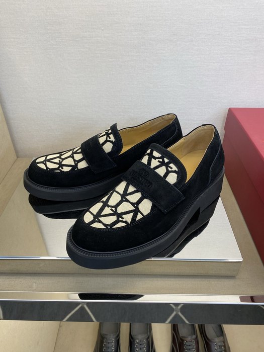 High-Quality Valentino Men's Shoes on Yupoo