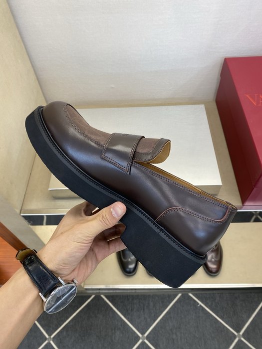 High-Quality Valentino Men's Shoes on Yupoo