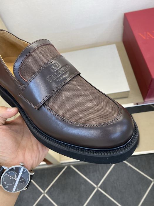 High-Quality Valentino Men's Shoes on Yupoo