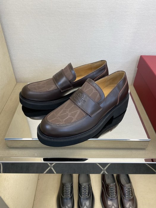 High-Quality Valentino Men's Shoes on Yupoo