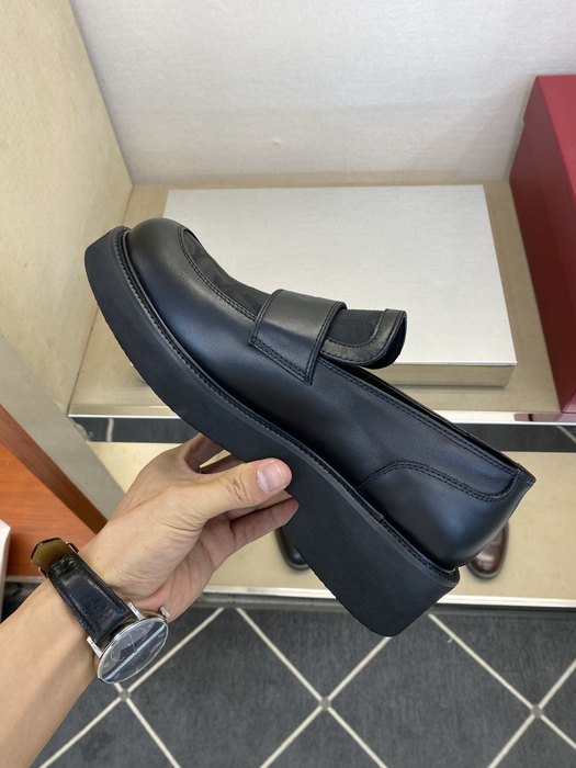 High-Quality Valentino Men's Shoes on Yupoo