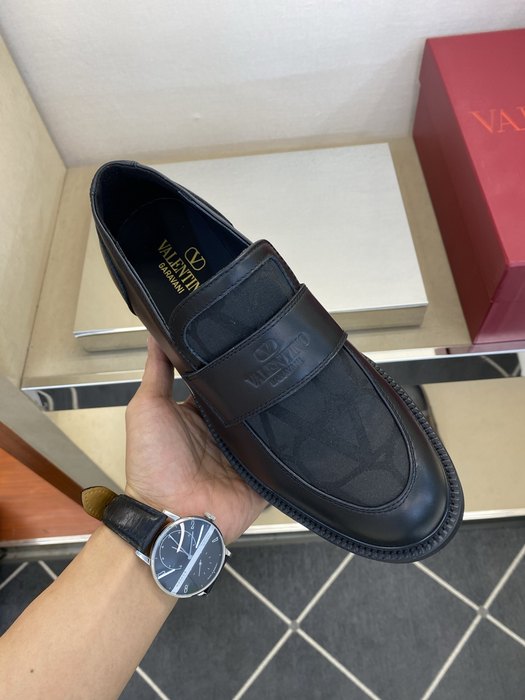 High-Quality Valentino Men's Shoes on Yupoo