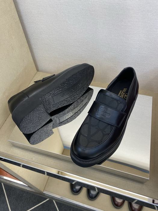 High-Quality Valentino Men's Shoes on Yupoo
