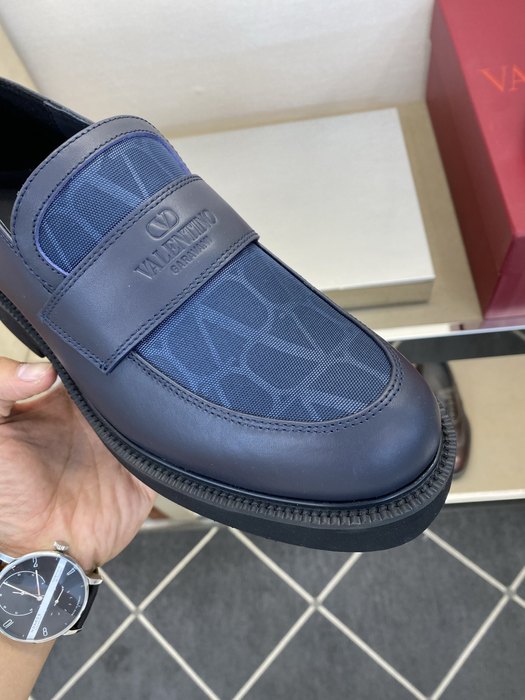 High-Quality Valentino Men's Shoes on Yupoo