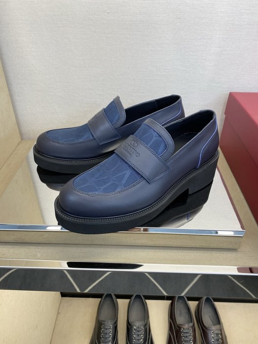 High-Quality Valentino Men's Shoes on Yupoo