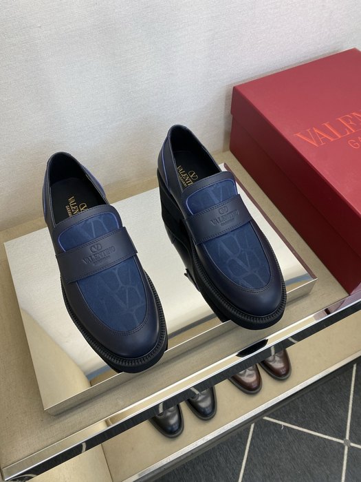 High-Quality Valentino Men's Shoes on Yupoo