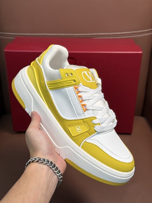 High-Quality Valentino Men's Shoes on Yupoo