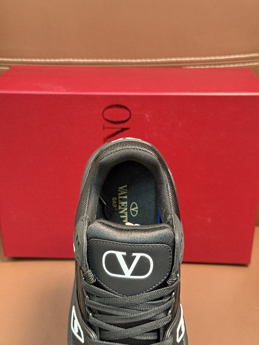 High-Quality Valentino Men's Shoes on Yupoo