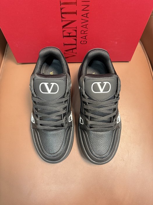 High-Quality Valentino Men's Shoes on Yupoo