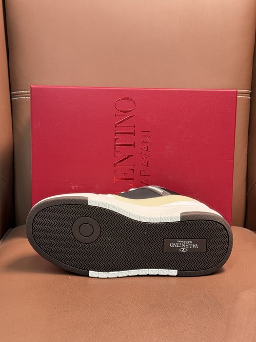 High-Quality Valentino Men's Shoes on Yupoo