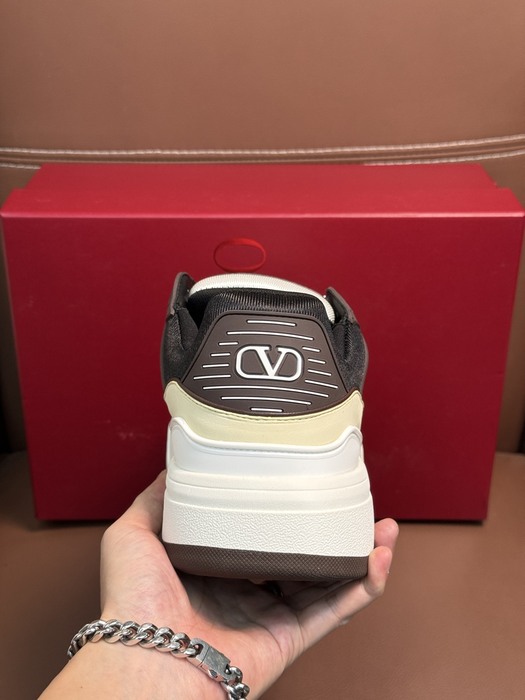 High-Quality Valentino Men's Shoes on Yupoo